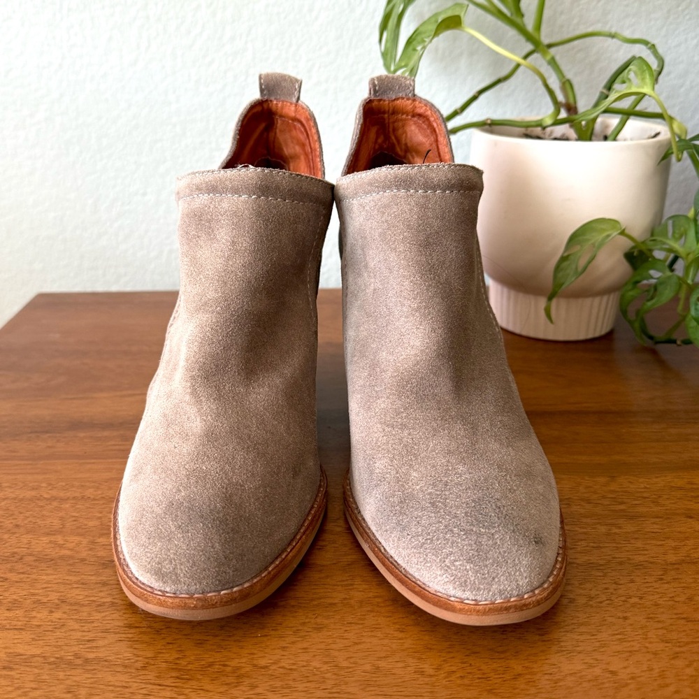 Jeffrey Campbell Rosalee Taupe Grey Suede Ankle Boot Bootie Size 7.5 Block Heel - Picture 2 of 12